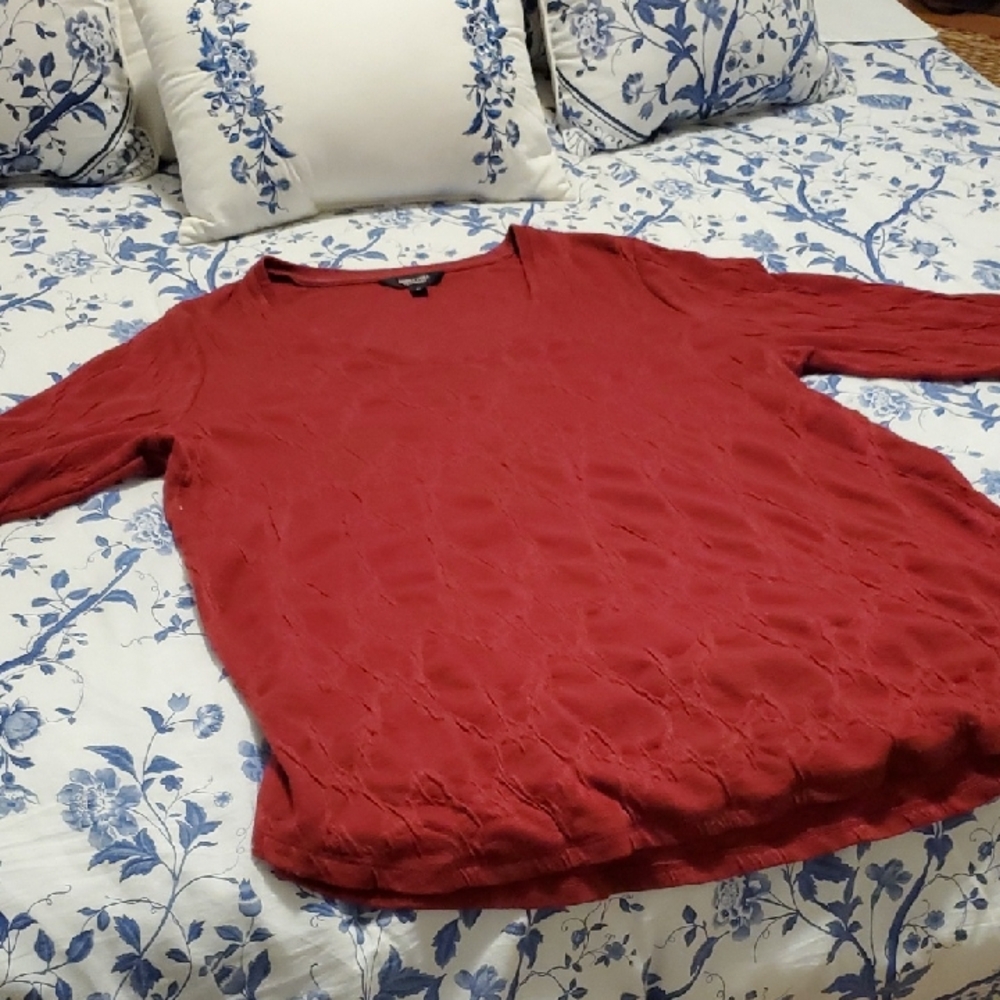 CURATED BY RUA'H KIBRIYA: XL Dark Red Raised-Pattern Top EUCx